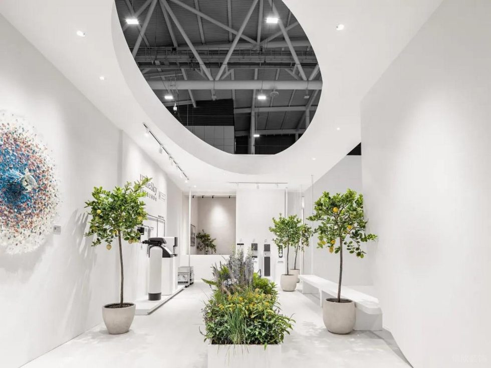 現(xiàn)代簡(jiǎn)約風(fēng)家居實(shí)驗(yàn)館展廳裝修效果圖 不規(guī)則鏤空頂面設(shè)計(jì)