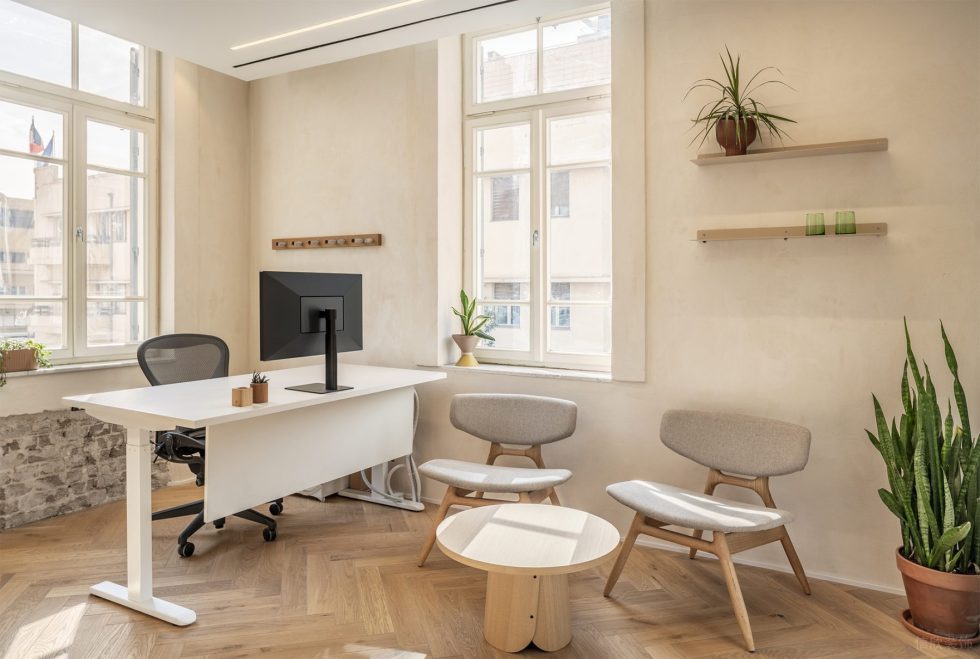 自然簡約風辦公室裝修設計暖白色經(jīng)理辦公室