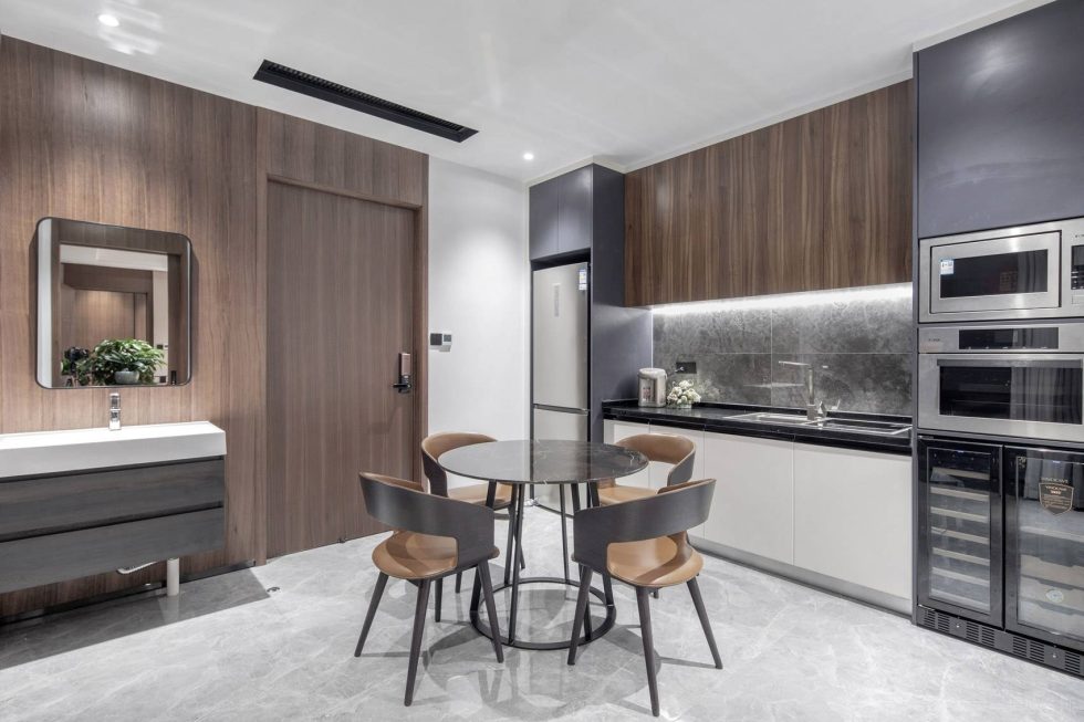 米白色極簡風(fēng)辦公室裝修設(shè)計(jì)白木色茶水間