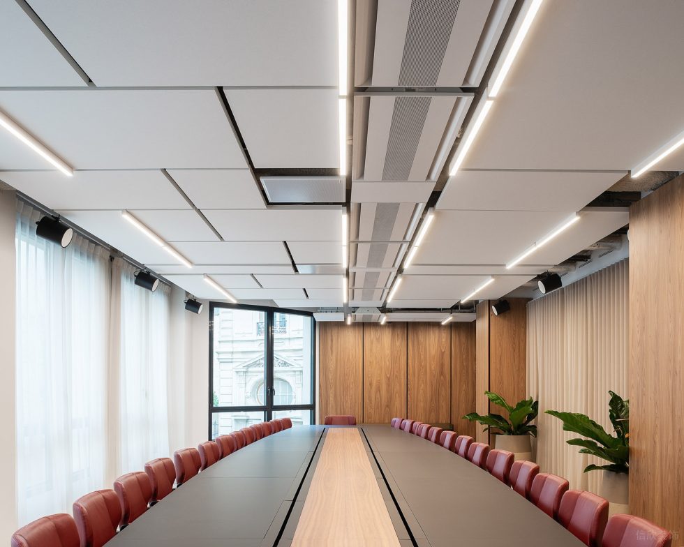 暖色調(diào)簡約風辦公室裝修設計暖木色會議室