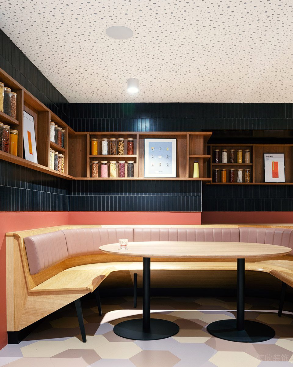 暖色調(diào)簡約風辦公室裝修設計暖木色員工用餐卡座