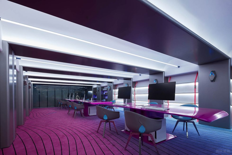 賽博朋克風(fēng)格辦公室裝修設(shè)計(jì)淺變色辦公區(qū)