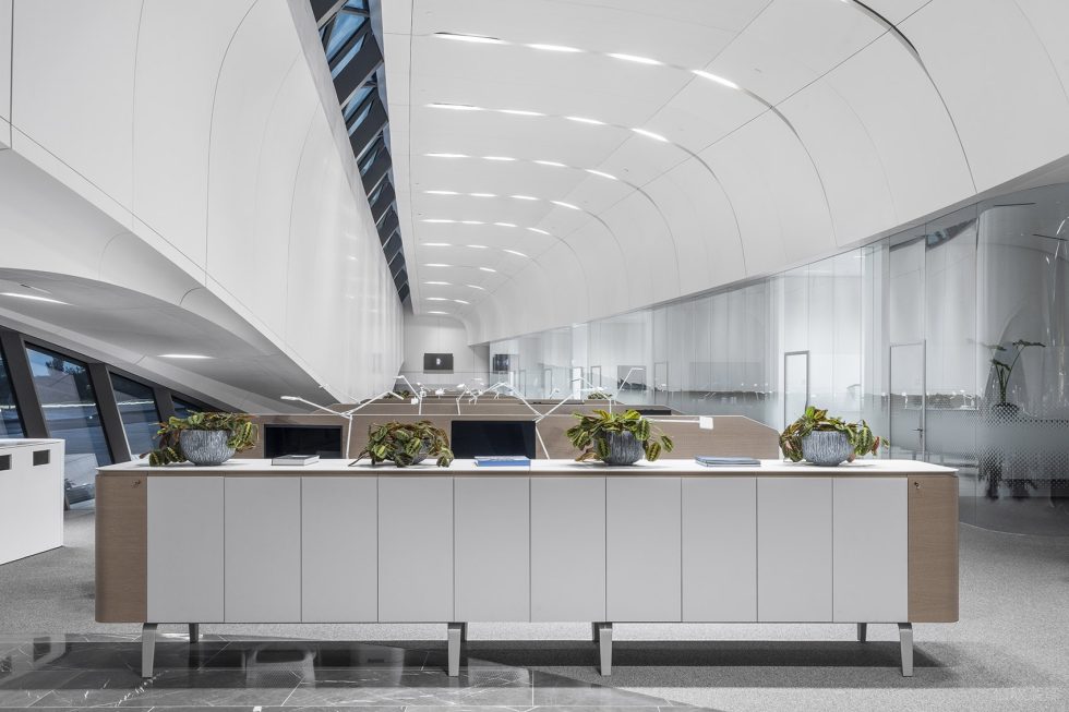 灰白色現(xiàn)代簡約風辦公室裝修設計白木色儲物柜 灰白色現(xiàn)代簡約風辦公室裝修設計白木色儲物柜