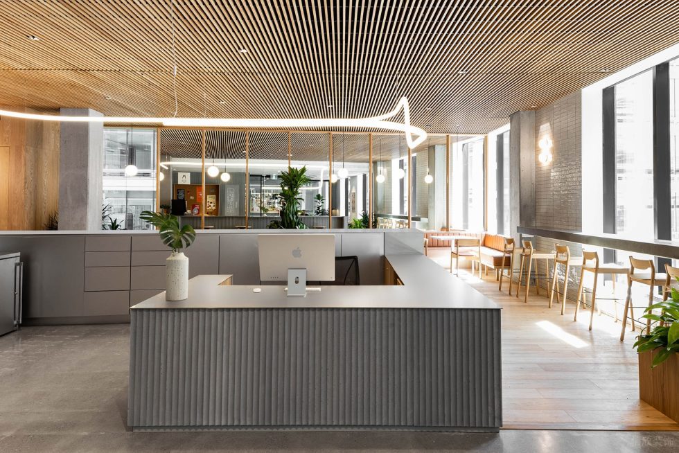 清新現(xiàn)代風(fēng)辦公室裝修設(shè)計(jì)淺灰色前臺(tái)