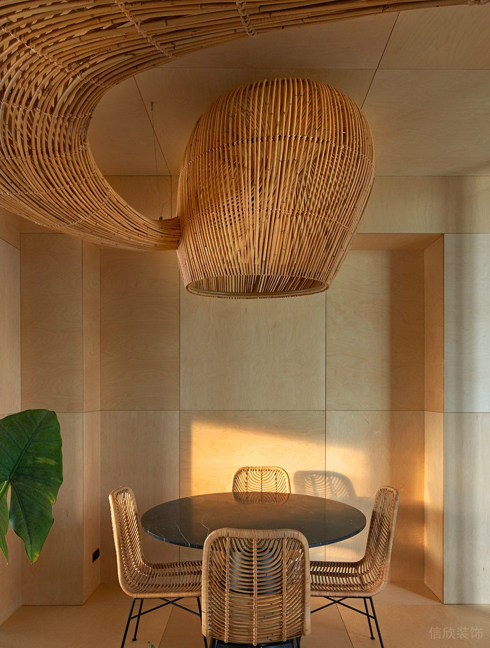 素木色極簡風辦公室裝修設計暖色調(diào)洽談室