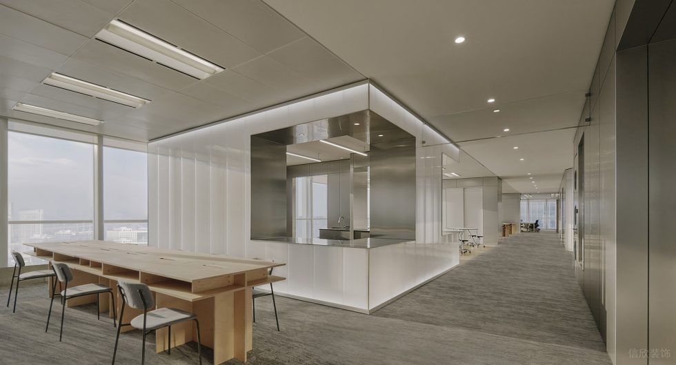 銀灰色現(xiàn)代簡約風(fēng)辦公室裝修設(shè)計(jì)銀白色茶水間