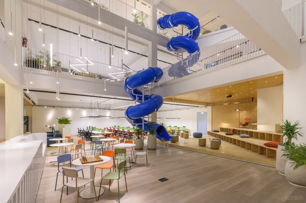 多彩色趣味現(xiàn)代風(fēng)辦公室裝修設(shè)計多彩色綜合休閑廳