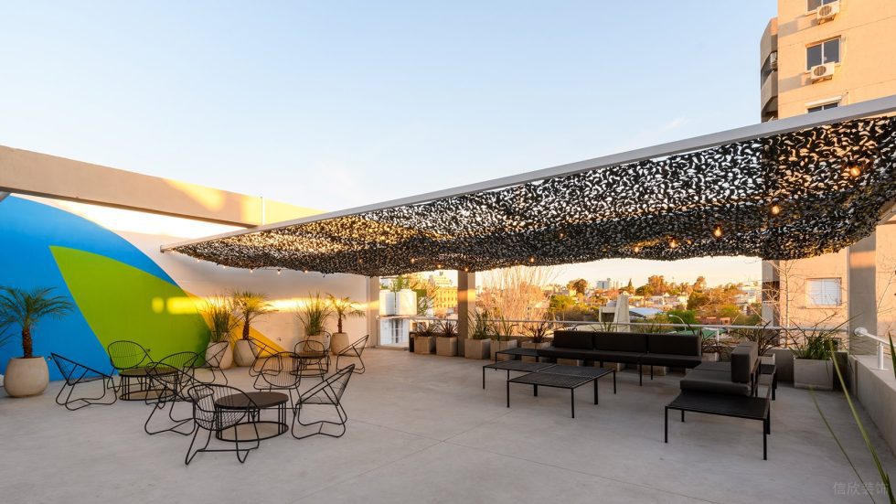 多彩色趣味現(xiàn)代風(fēng)辦公室裝修設(shè)計素色露臺休閑區(qū)