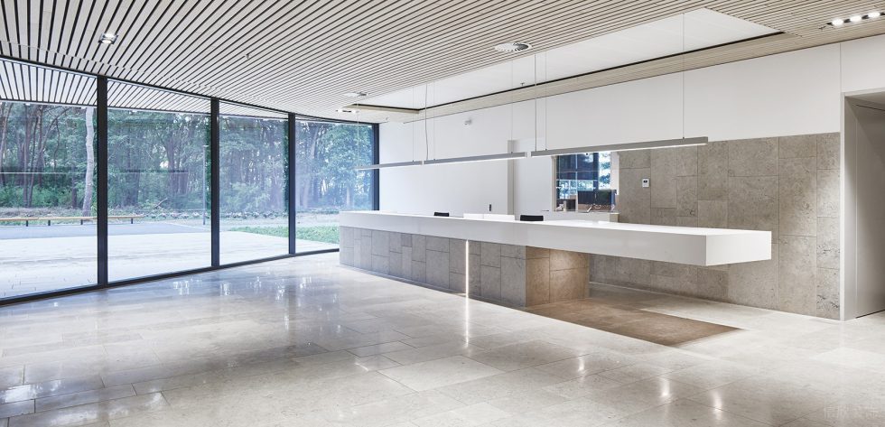 淡色系現(xiàn)代極簡風(fēng)辦公室裝修設(shè)計(jì)淺灰色前臺(tái)接待區(qū) 淡色系現(xiàn)代極簡風(fēng)辦公室裝修設(shè)計(jì)淺灰色前臺(tái)接待區(qū)