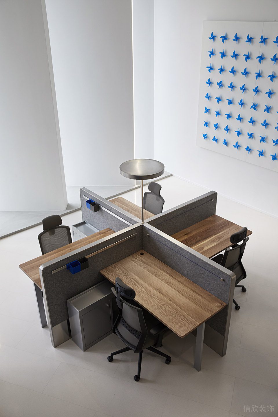 灰白色現(xiàn)代風格辦公室裝修設計高級灰卡座式工位 灰白色現(xiàn)代風格辦公室裝修設計高級灰卡座式工位