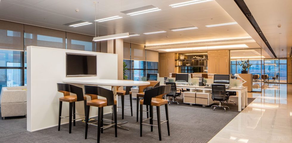 暖色調(diào)現(xiàn)代輕奢風(fēng)辦公室裝修設(shè)計暖白色開放式辦公區(qū)