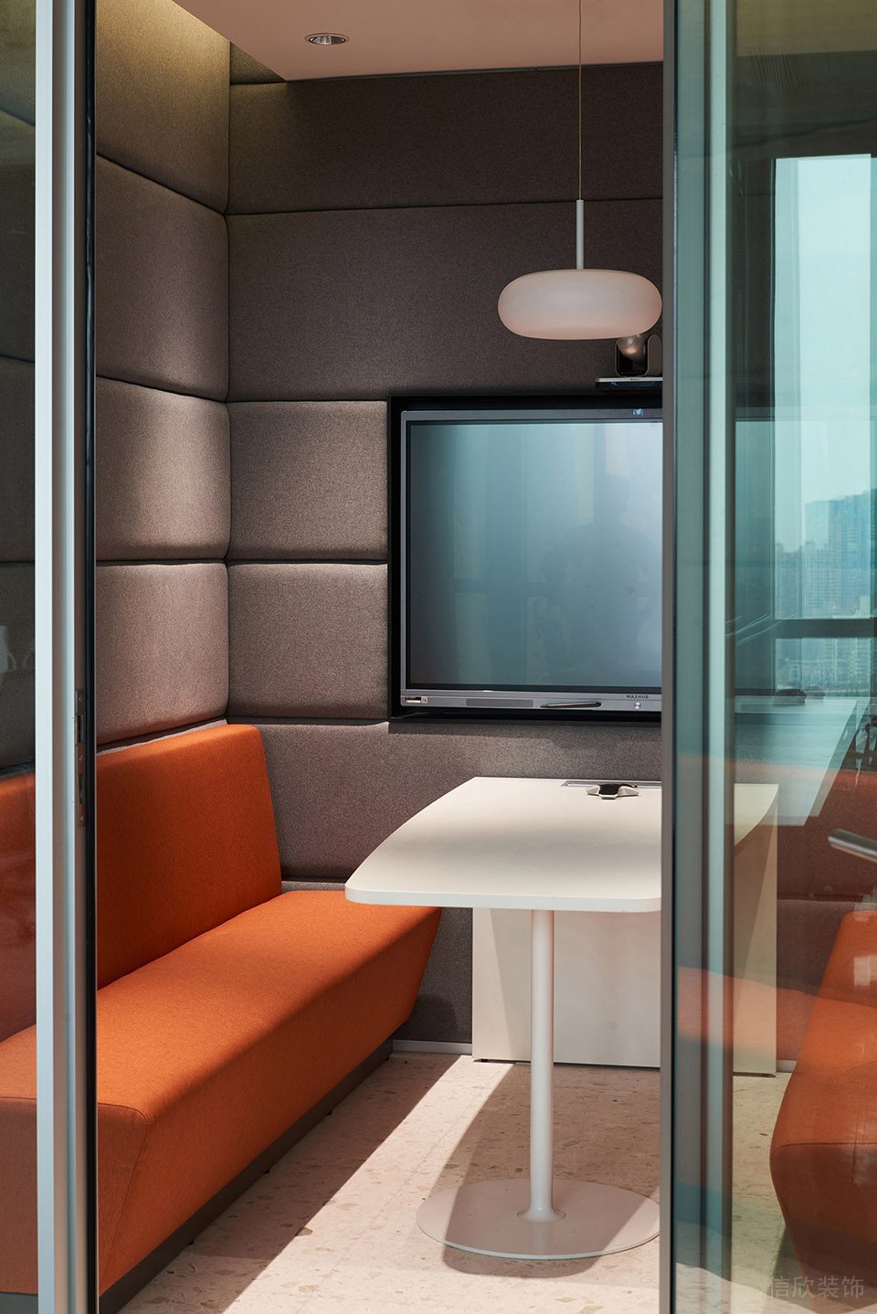 暖色黑白灰極簡風(fēng)辦公室裝修設(shè)計灰色調(diào)洽談室 暖色黑白灰極簡風(fēng)辦公室裝修設(shè)計灰色調(diào)洽談室