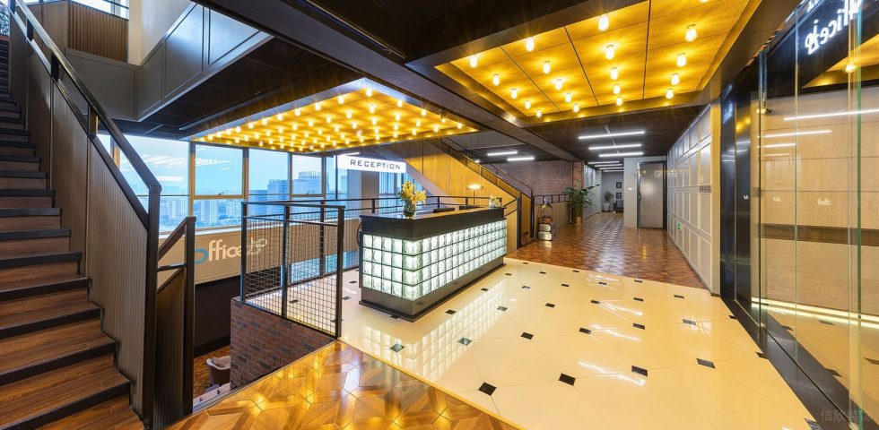 暖色現(xiàn)代風(fēng)辦公室裝修設(shè)計(jì)黃色系前臺(tái)接待區(qū)