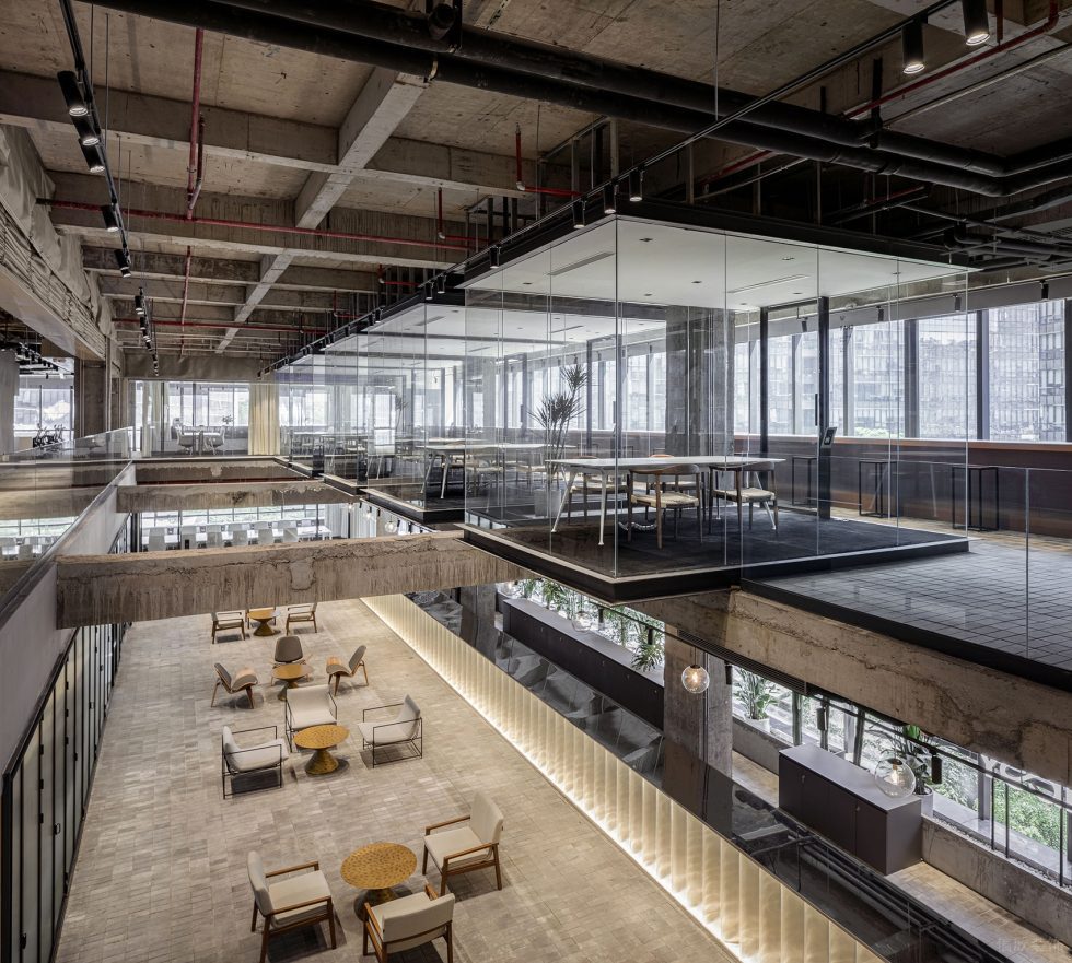 淺灰色簡約工業(yè)風辦公室裝修設計淺灰色玻璃房會客室