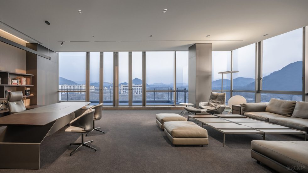 原木質(zhì)感灰色調(diào)現(xiàn)代簡約風(fēng)辦公室裝修設(shè)計灰色調(diào)董事長辦公室