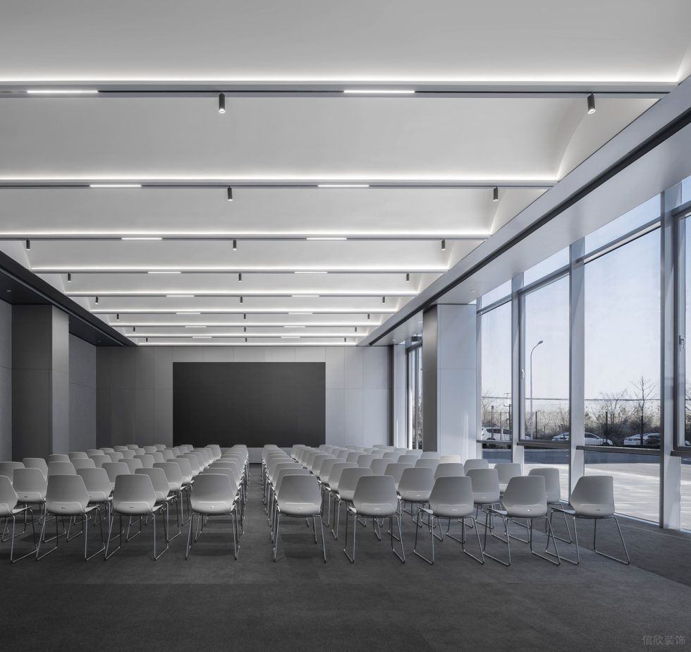 原木質(zhì)感灰色調(diào)現(xiàn)代簡約風(fēng)辦公室裝修設(shè)計灰色培訓(xùn)室