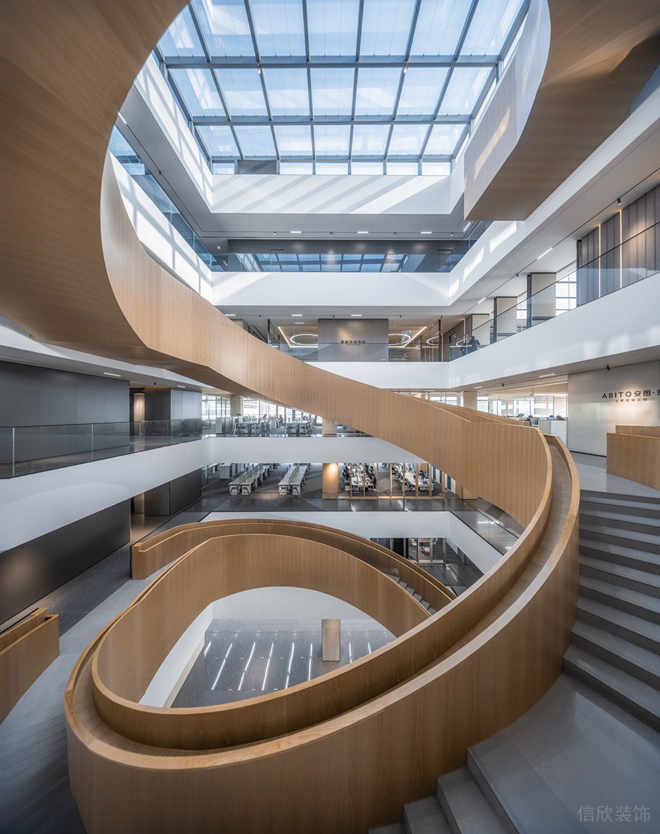 原木質(zhì)感灰色調(diào)現(xiàn)代簡約風(fēng)辦公室裝修設(shè)計原木色樓梯