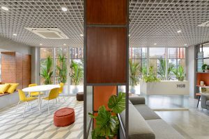 鮮色調(diào)簡(jiǎn)約風(fēng)辦公室裝修設(shè)計(jì)亮色調(diào)前廳效果圖