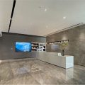 辦公室前臺(tái)區(qū)地面仿石材瓷磚地面和形象墻設(shè)計(jì)