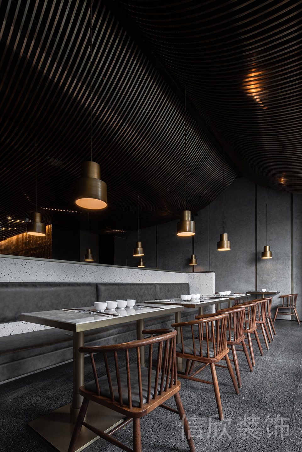 深圳福田香蜜湖面館長條形卡座裝修設(shè)計