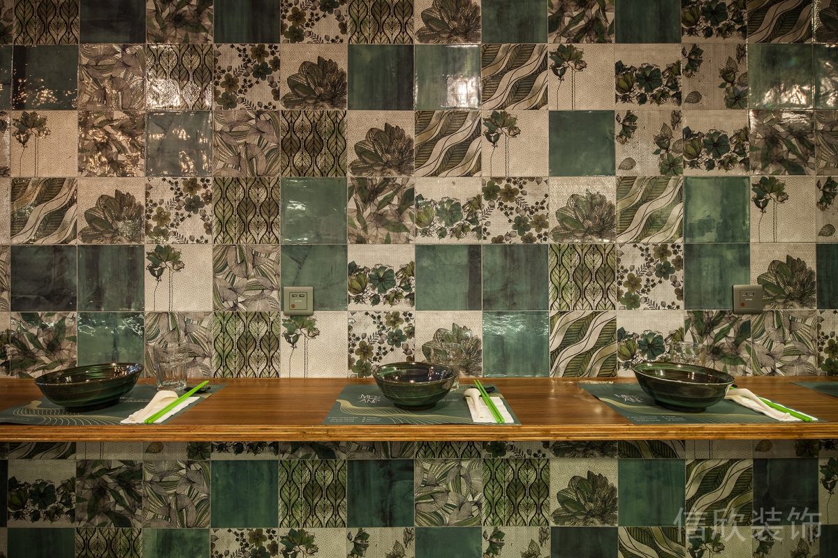 深圳龍崗坂田綠色面佬到面館墻面綠色花紋瓷磚裝修設(shè)計