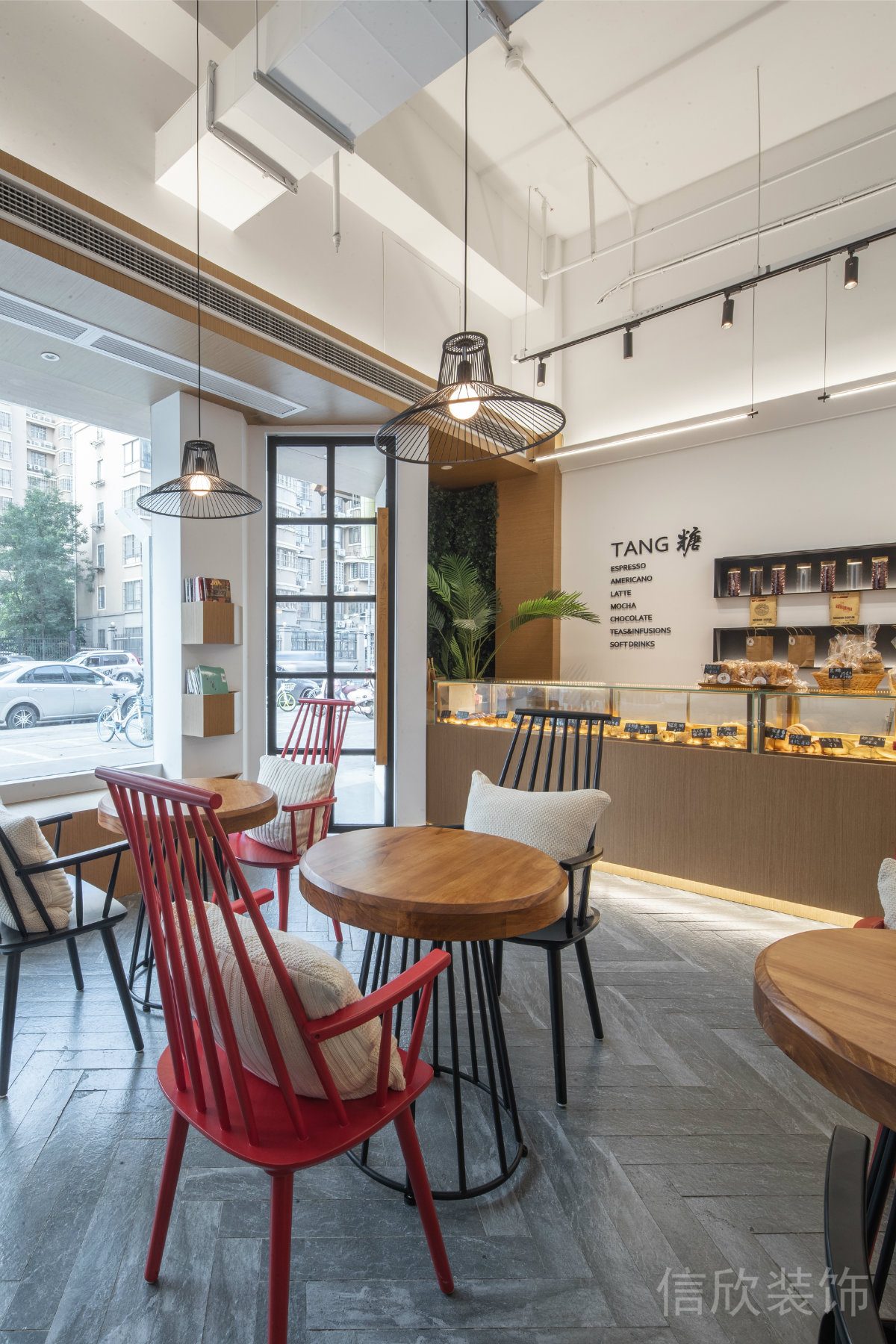 深圳羅湖國貿(mào)面包店黑色鐵網(wǎng)吊燈裝修設(shè)計(jì)