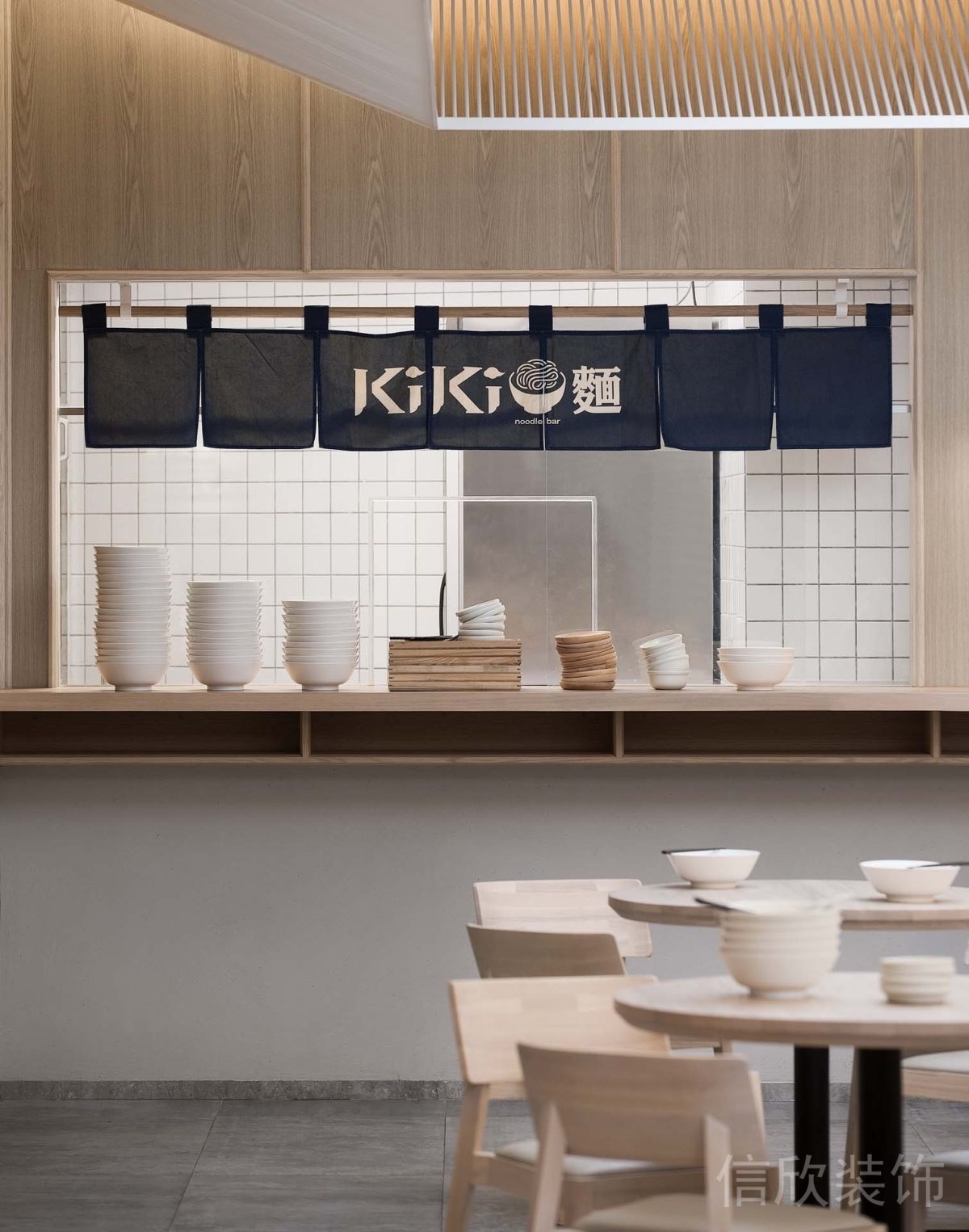 深圳羅湖萬象城開開面館窗口碗碟裝修設(shè)計