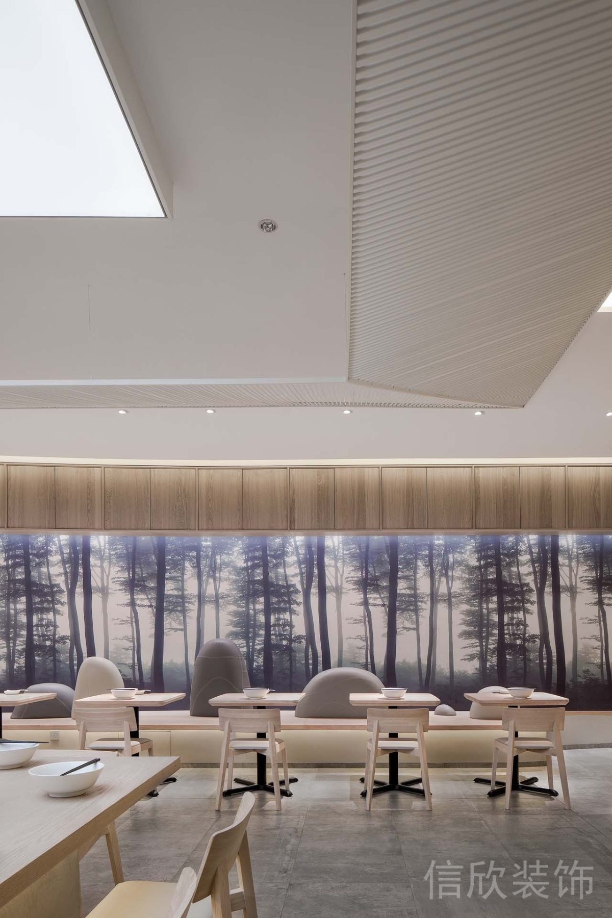 深圳羅湖萬象城開開面館斜面天花吊頂裝修設(shè)計