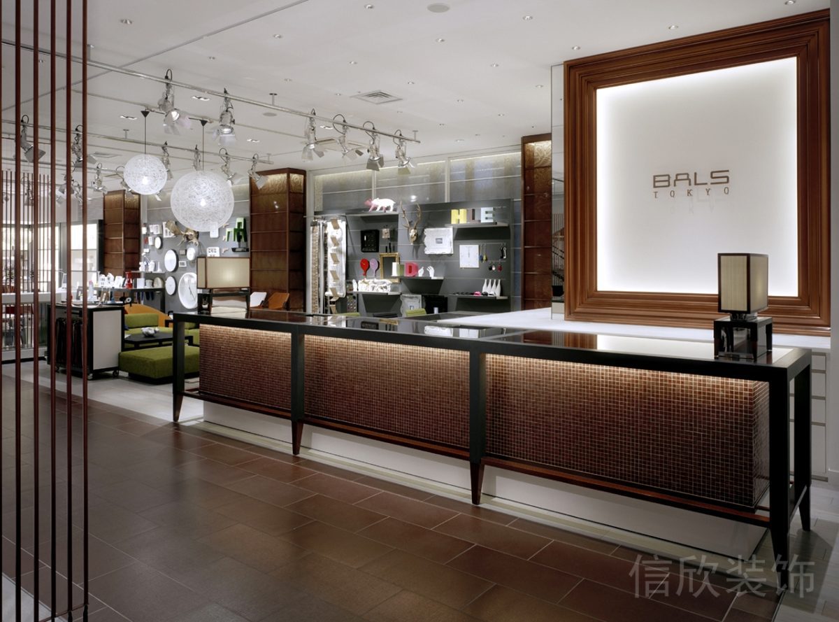 深圳羅湖區(qū)金光華廣場珠寶飾品店裝修 實(shí)木展臺馬賽克裝飾