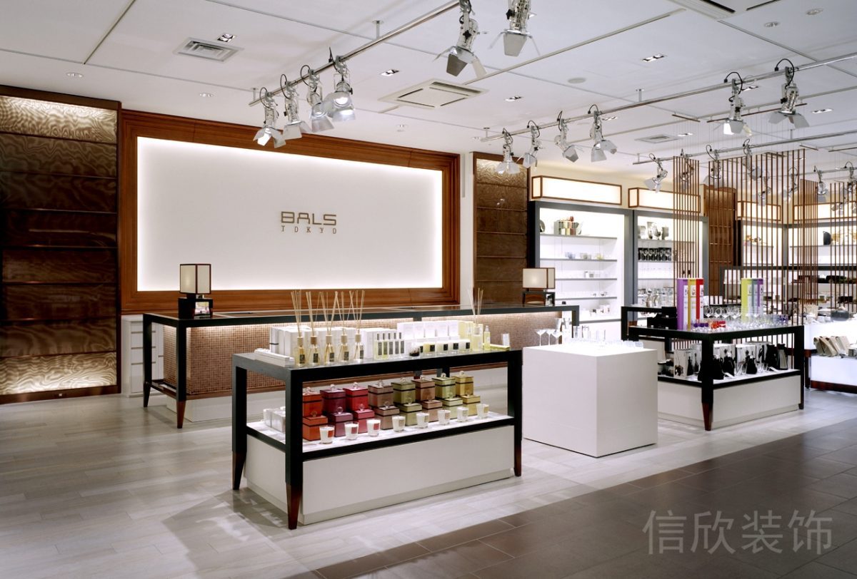 深圳羅湖區(qū)金光華廣場珠寶飾品店裝修 高檔實(shí)木展臺