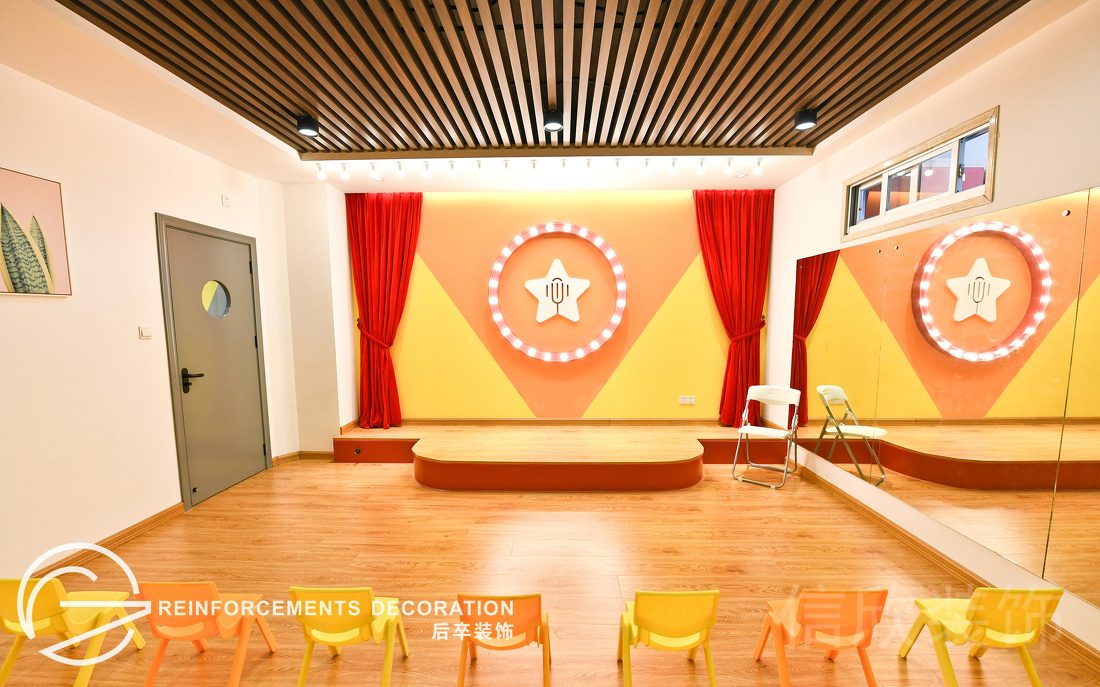 中興通信大廈坪山區(qū)星話筒青少年藝術(shù)裝修設(shè)計(jì)木質(zhì)地板抬高小講臺多功能教室