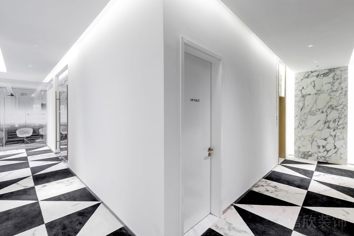 辦公室儲(chǔ)物室黑白棋盤陶瓷地板走道