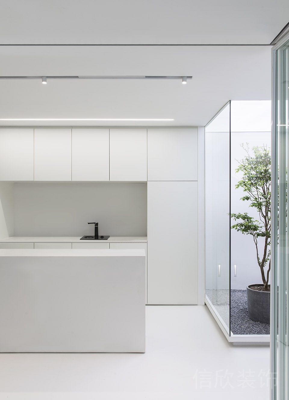 半開放區(qū)簡約白壁柜工作室茶水間設(shè)計