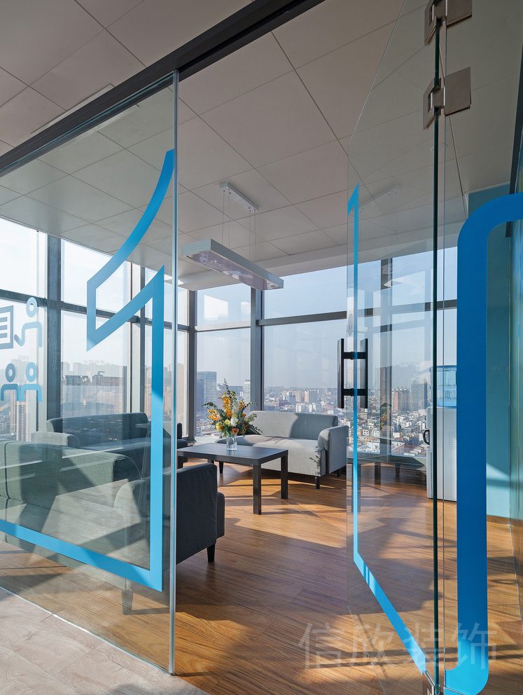 深圳市羅湖區(qū)筍崗寶能中心大廈工作室KB青少年培訓(xùn)中心洽談落地玻璃透視觀景教室裝修設(shè)計