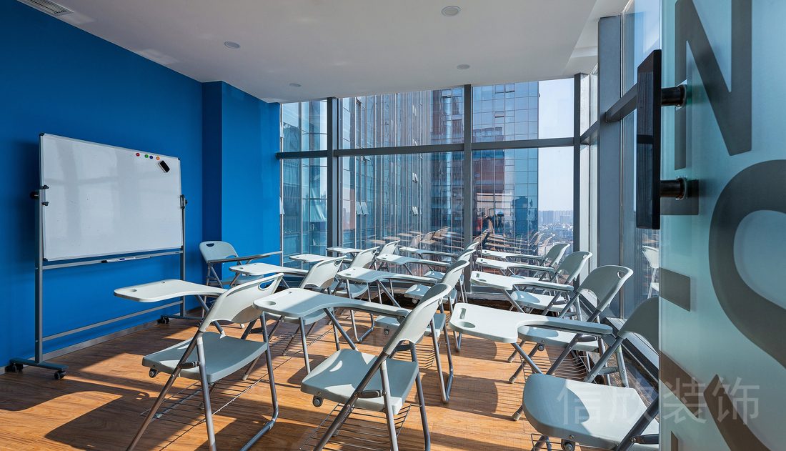 深圳市羅湖區(qū)筍崗工作室KB兒童培訓(xùn)興趣班多人課堂白班簡約裝修設(shè)計