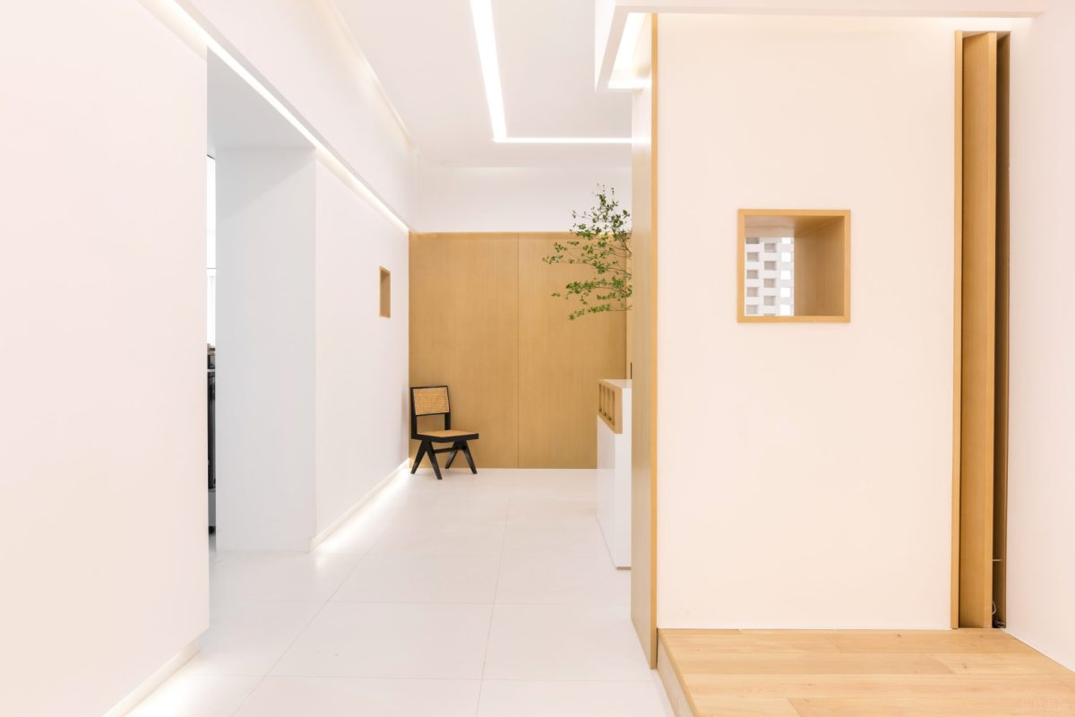 方形鏤空墻體設(shè)計(jì)抬高地面辦公室過(guò)道