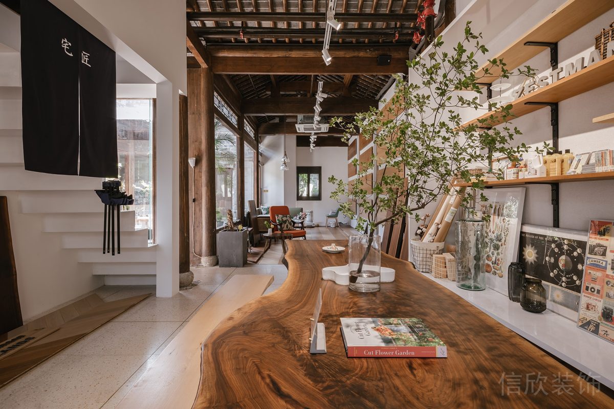 弧形木桌辦公會(huì)議室