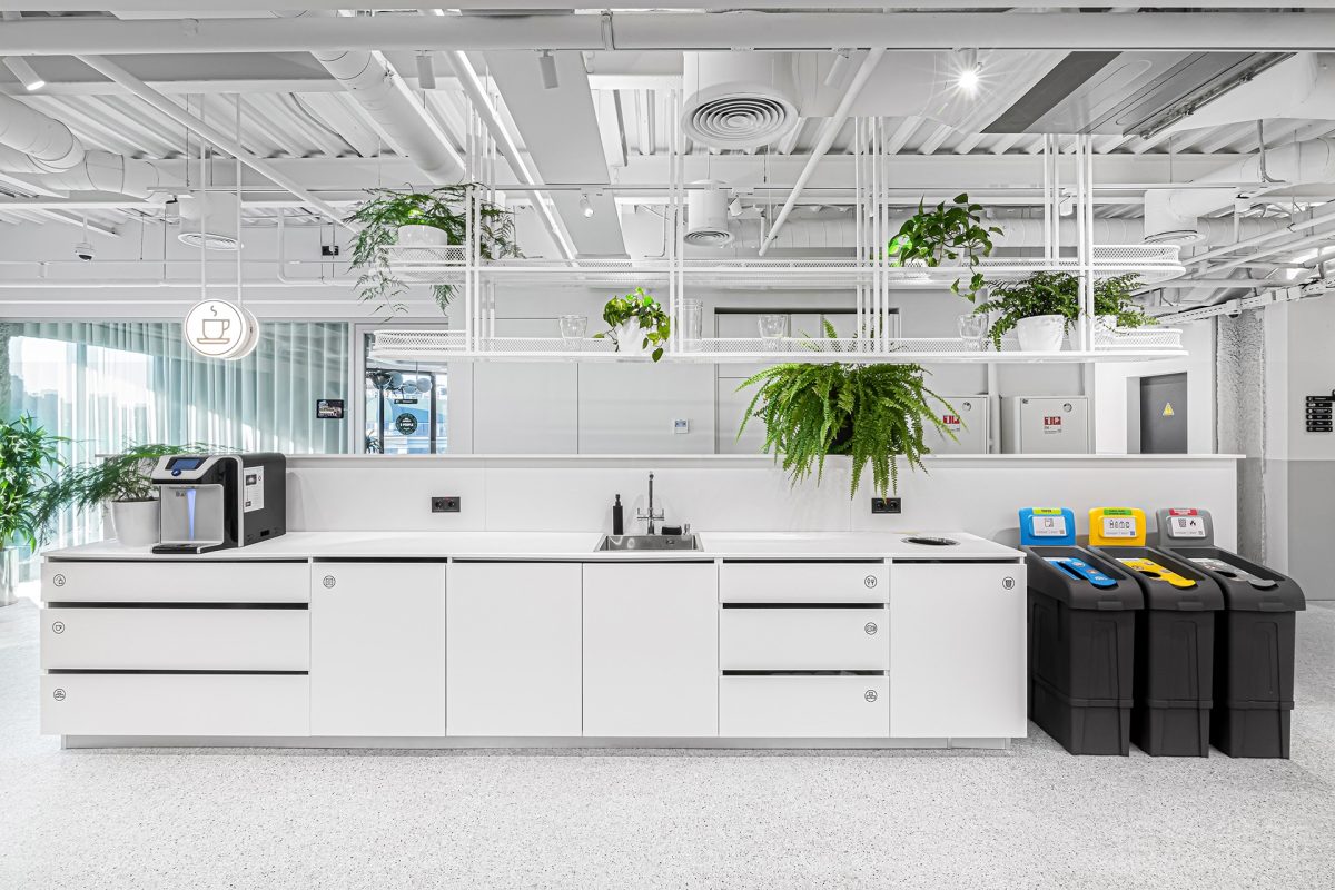 簡約懸吊式置物架茶水間裝修設(shè)計