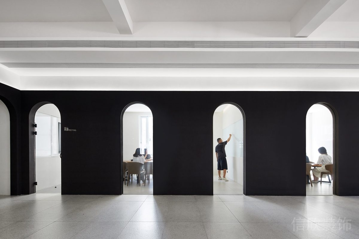 客戶到訪休息區(qū)洽談室環(huán)拱形門洞設(shè)計(jì)