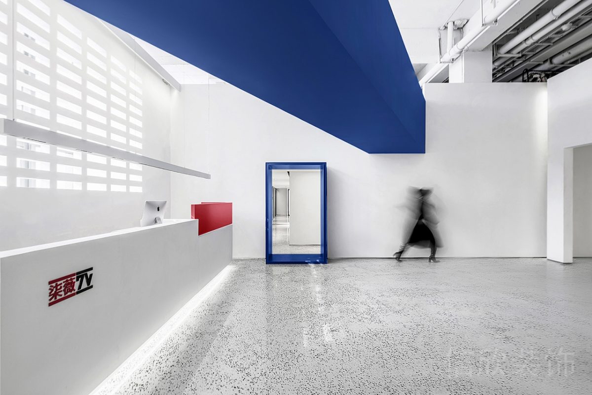 藍(lán)白極簡風(fēng)攝影工作室接待區(qū)裝修設(shè)計