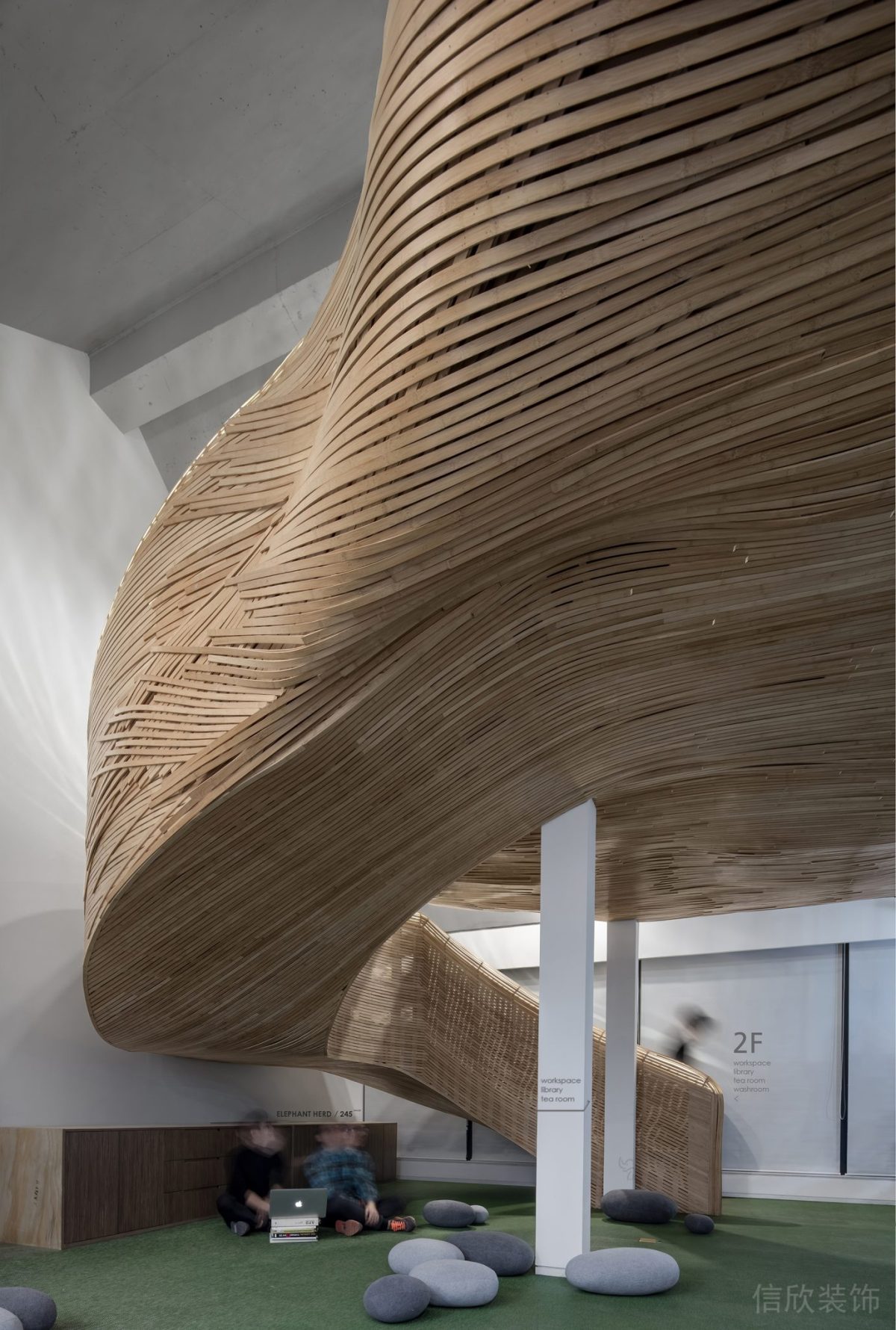 樓梯下空間隱蔽墻體自由區(qū)域