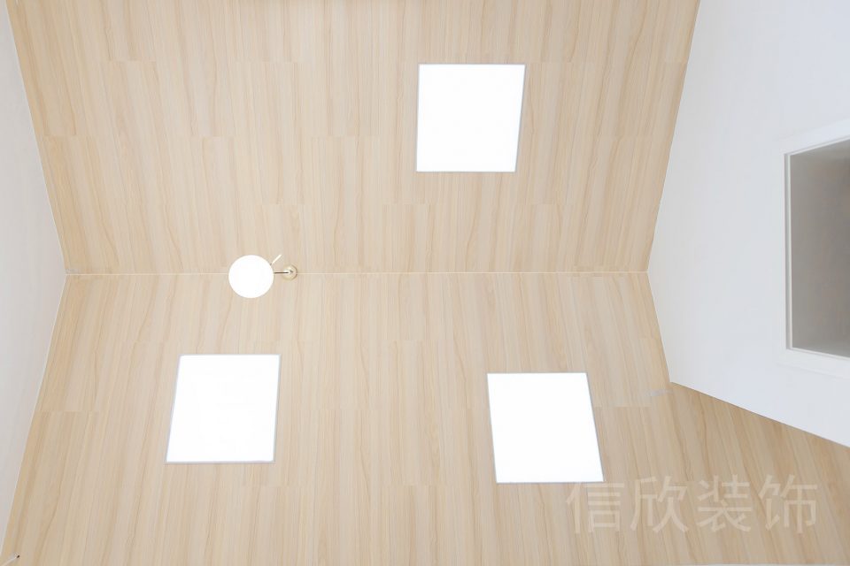 深圳福田區(qū)華強北少兒教育培訓機構木質斜屋頂天花吊頂裝修效果圖