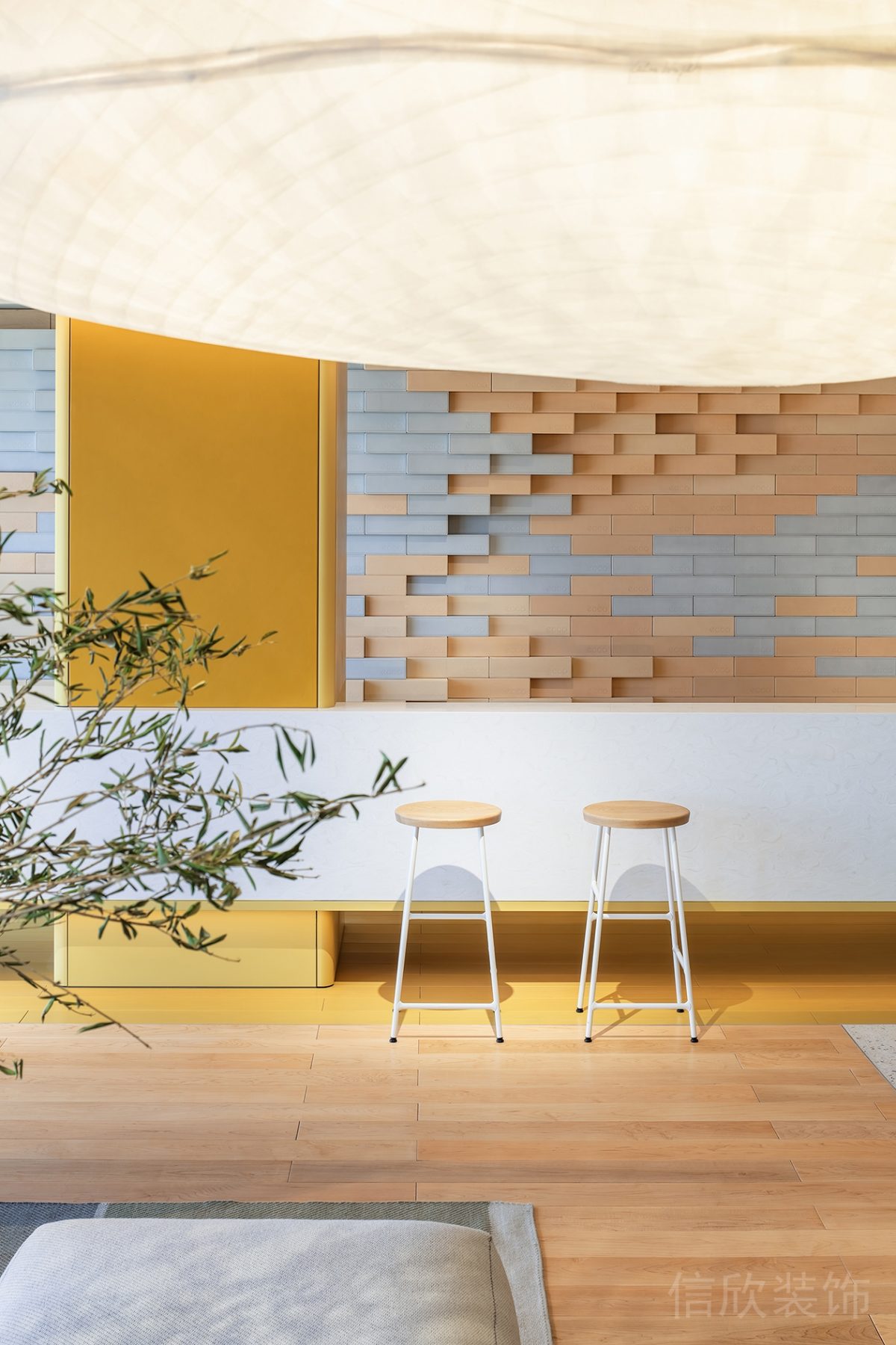 現(xiàn)代簡約風辦公空間接待區(qū)接待臺裝修設計