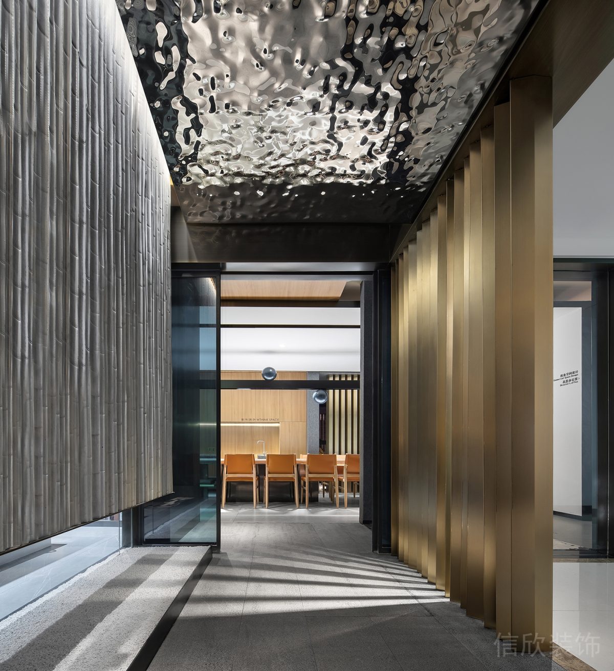 現(xiàn)代輕奢簡約風(fēng)辦公空間過道裝修設(shè)計(jì)