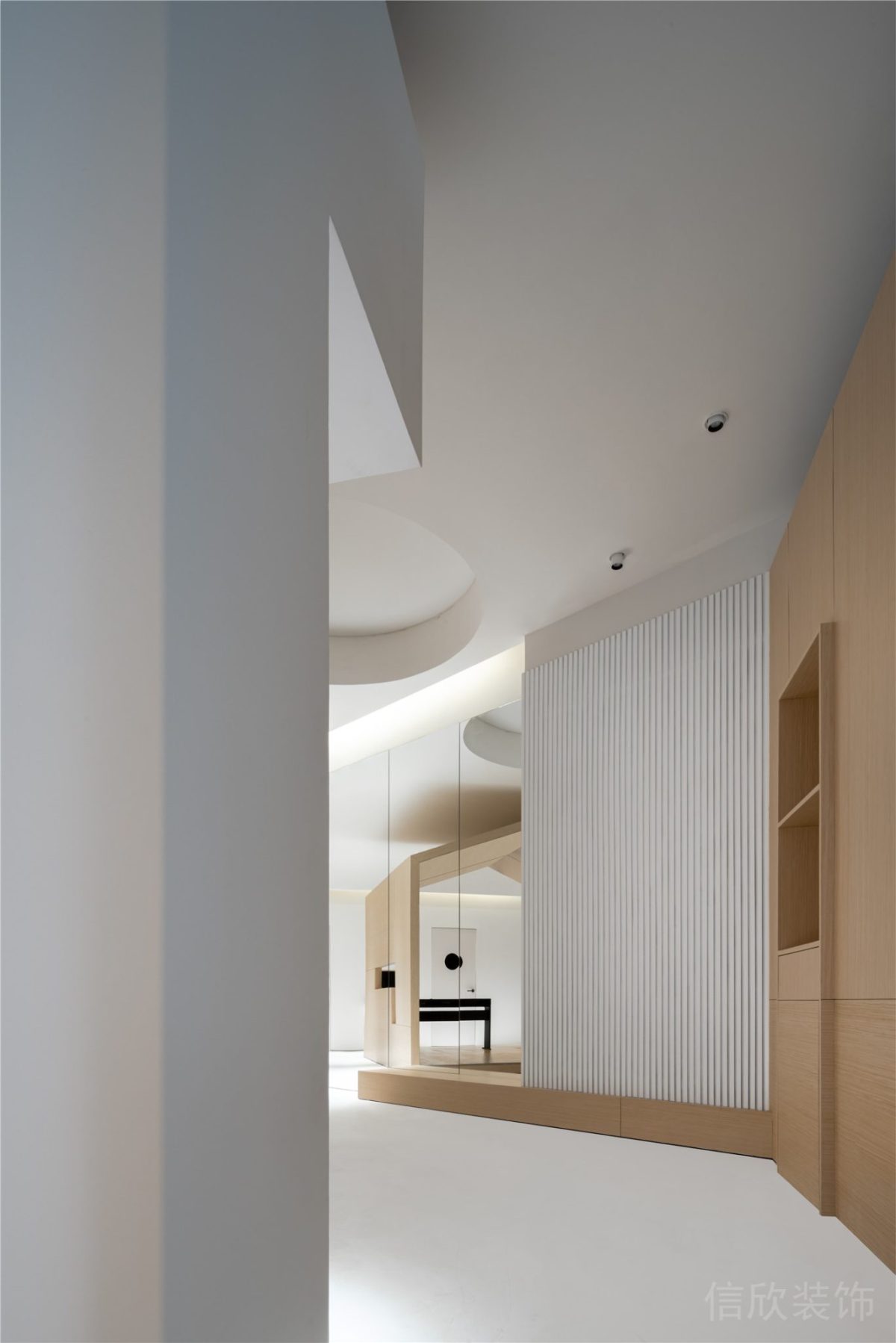 西鄉(xiāng)極唱聲樂培訓(xùn)中心過道白色波浪格柵板