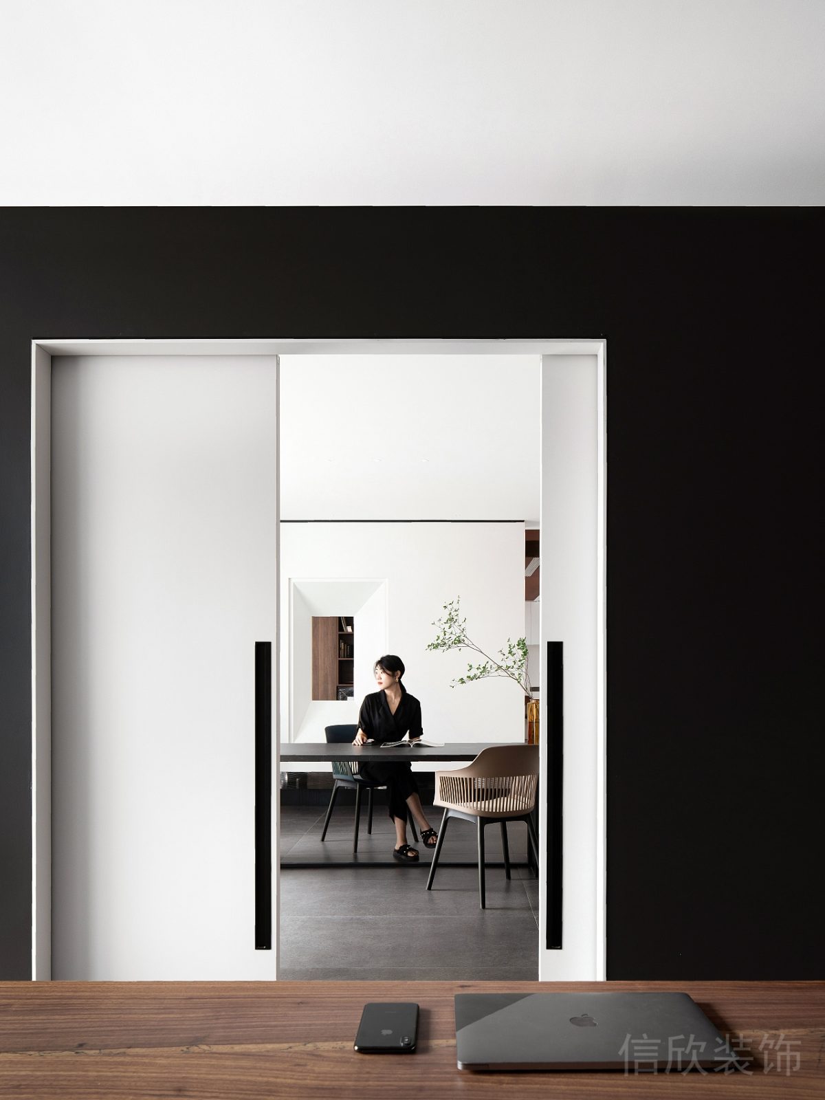 質(zhì)樸現(xiàn)代簡約風辦公空間白色移門裝修設(shè)計