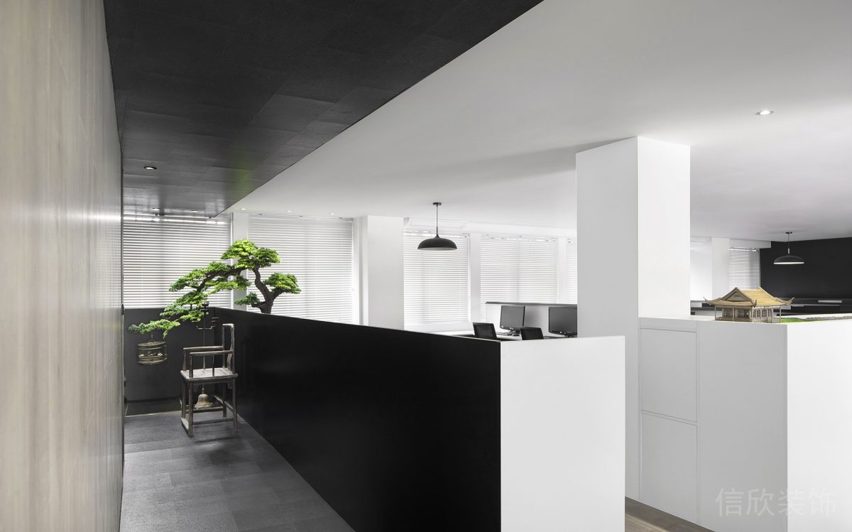 極簡風(fēng)辦公室?guī)缀尉€條辦公室走廊裝修圖