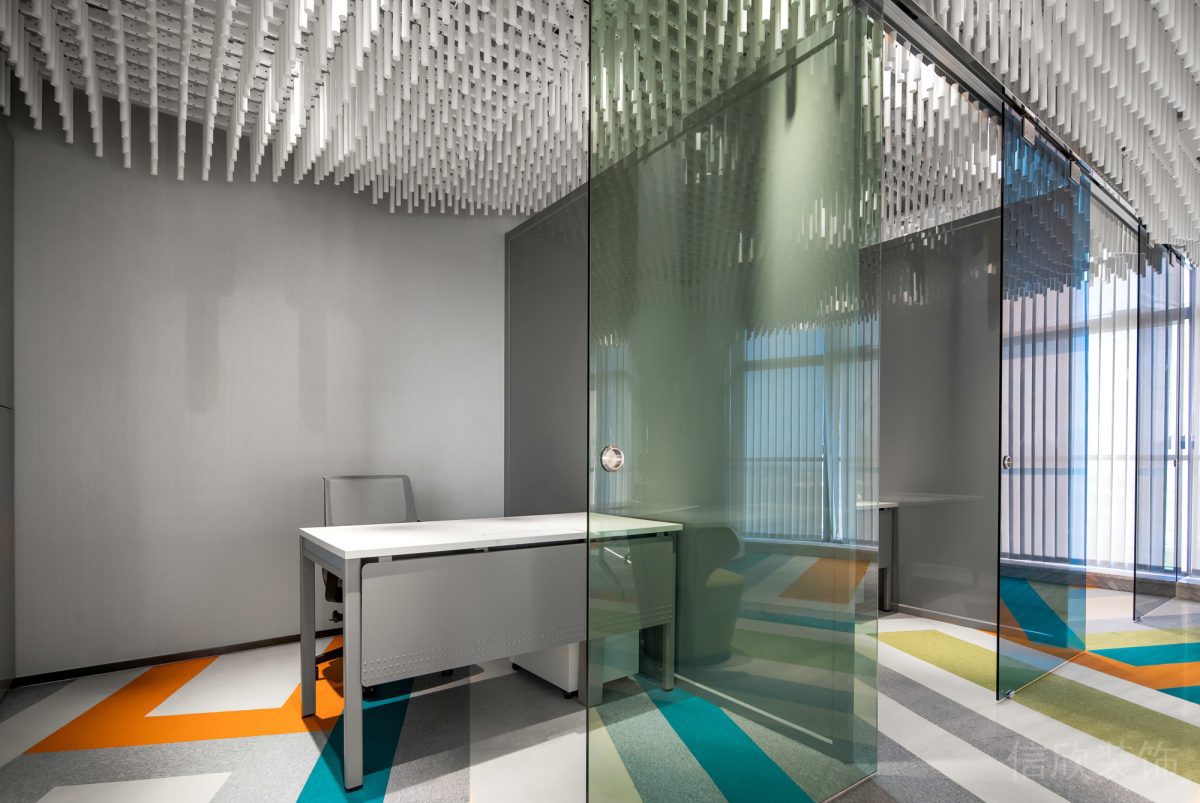 部門小型開放式辦公室裝修設(shè)計(jì)玻璃平推門