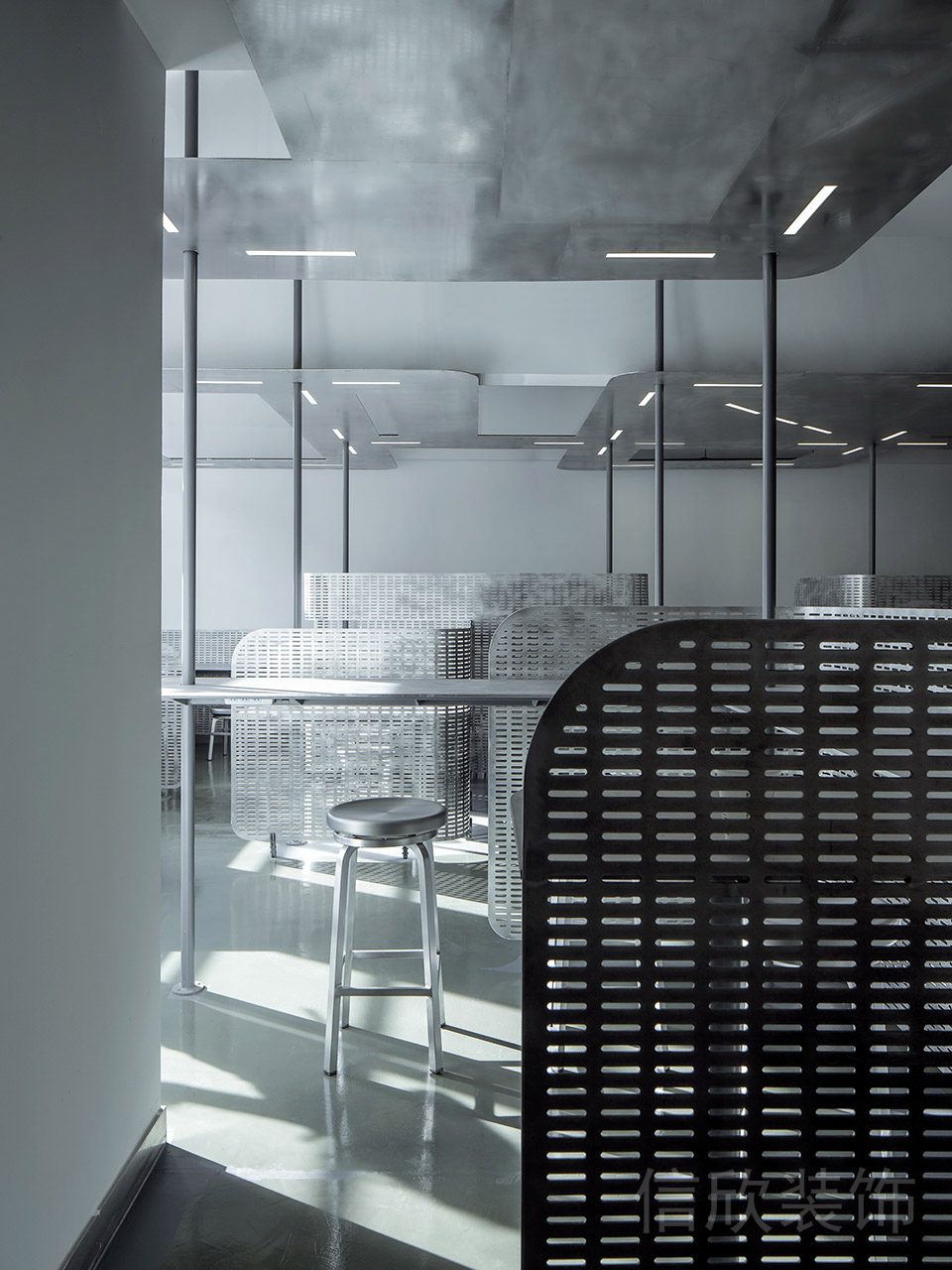 創(chuàng)意科技感辦公室裝修設(shè)計圖鏤空板材休息區(qū)