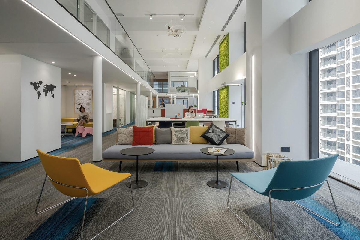 辦公室設(shè)計(jì)會(huì)客洽談室棉麻沙發(fā)設(shè)計(jì)